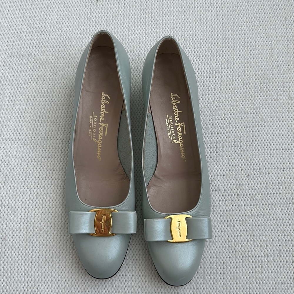 Vintage Salvatore Ferragamo Leather Bow Accent Flats Mettalic Blue Size 8.5